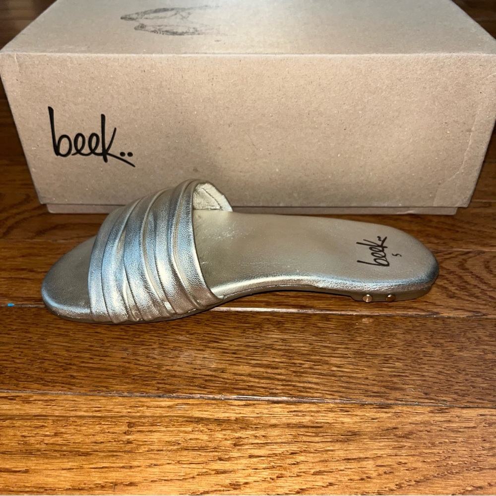 Beek Songbird Slide Sandals Platinum Women’s Size 5 Soft Scrunched Leather - Picture 5 of 12